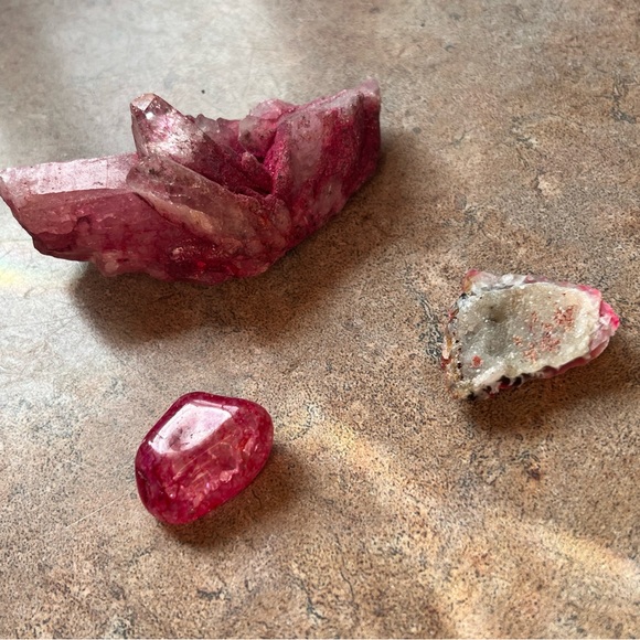 multiple beautiful pink crystals!🎀 - Picture 4 of 5